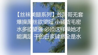 妹子中午露天停车场口交车震，人来人往微露脸