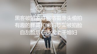 【新片速遞】   娇小肉嘟嘟的妹子，露脸全裸道具自慰，阴户相当丰满，道具插穴，淫水哗哗流