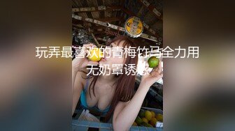 商场女厕全景厕拍美女姐姐尿尿弟弟凑过来要看她的逼长什么样姐姐生气了