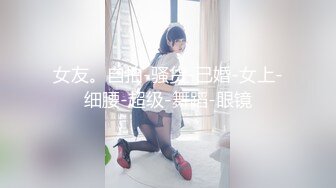 往她嘴里插，舒服