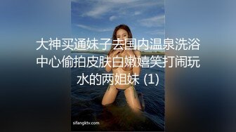 黑丝女技师上钟了，露脸给大哥口交大鸡巴，主动上位让大哥捅骚穴，风骚的大屁股标准炮架子让小哥后入干到射