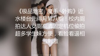 美女大学生被色魔摄影师忽悠掰开粉嫩的鲍鱼看看什么颜色