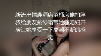  清纯中带一点骚，全程露脸无毛白虎逼，让大哥亲着小嘴，吃鸡巴又舔蛋胀满小嘴