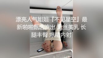 清纯粉嫩小萝莉露脸直播大秀，听狼友指挥各种展示，掰开逼逼给狼友看特写，小穴还是很紧的，精彩不要错过