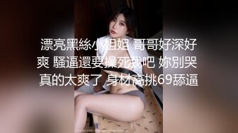 酒吧女厕偷拍可爱嫩妹❤️边吸烟边聊天加上尿尿