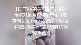 小姐姐十九岁金发漂亮妹子和炮友啪啪，性感黑色内衣白皙奶子，伸进内裤摸逼我要受不了了，从下往上视角拍摄抽插猛操