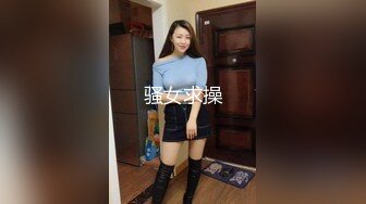 傍晚时分行走在海滩揽客的海炮女在海里太刺激了辣眼