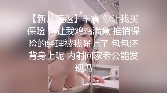   美容养生会馆享受的大哥勾搭黑丝女技师玩起了双飞，一个给舔乳头一个给舔鸡巴好刺激