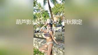 丝袜露脸大长腿性感纹身的女模特，被大哥镜头前揉奶玩逼道具抽插，旁边还有好大哥指挥，浪叫不止