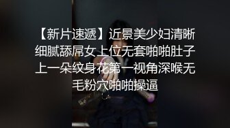 【重磅推荐】知名Twitter户外露出网红FSS冯珊珊装成乖巧的小母狗被小哥哥在大学城里牵着走