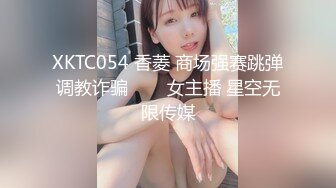 漂亮眼睛美妞，没穿内裤隔着黑丝露穴，翘起双腿掰穴