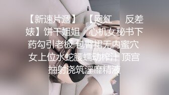 国产CD系列伪娘小薰JK制服白天居民区里露出 开档丝袜掏出鸡儿撸射