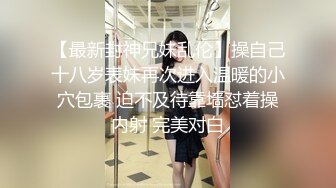  黑丝女技师上钟了，露脸给大哥交大鸡巴，主动上位让大哥捅骚穴，风骚的大屁股标准炮架子让小哥后入干到射