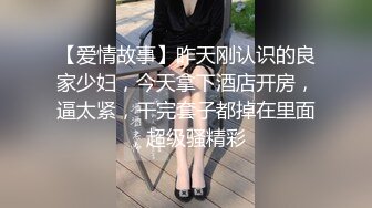 最新全镜偷窥黑衣牛仔裙美眉嘘嘘