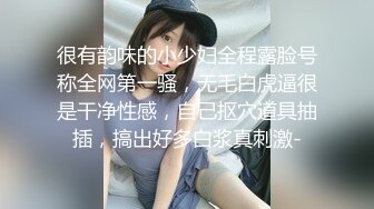 风景区女厕全景偷拍多位美女少妇前来献B (2)