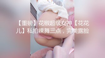 【新片速遞】 20岁酒红色美甲的鸡婆：你手好冰呀，我给你弄，来，趴下来一点，快点艹我 我受不了❤️看着成人片做爱，真是幽默！