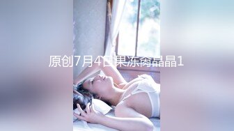  禁忌之爱母子乱伦饥渴离异单亲妈妈撞见儿子打飞机在浴室情不自禁自慰被儿子干