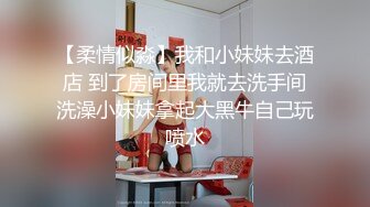  小平头高价约两极品颜值女神双飞，长相清纯细长美腿，左拥右抱一起服务，这边扣穴那边深喉