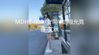  幸福老哥啪啪00后嫩妹子边操旁边还有个妹子舔奶，掀开被子上位骑乘后入抽插童颜大奶