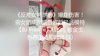 【红事会未流出】两个美女BB长的很像，其中一个尿完用手指往Bn捅了一下不知道在干嘛❤️（原档）