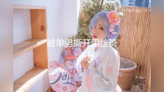 【新片速遞】 邻家妹妹型乖巧美女，难得露逼诱惑，撩起裙子没穿内裤，掰开粉嫩小穴，翘起美臀太诱人