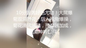 呆萌小萝莉躲在厕所舒服一下