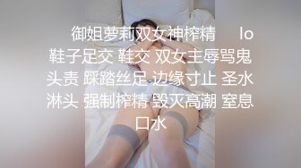 欲求不满的翘乳可人儿想在上学前被喂饱