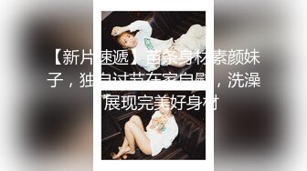 白领写真楼女厕绿毛衣高颜值大眼美女盯着镜头好刺激还搂起衣服露胸