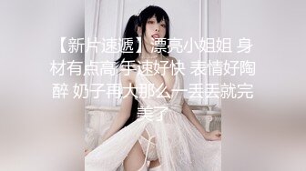 中年人的3P，全程露脸两男玩一女，大姐被两男用道具各种抽插，享受舔逼舔菊花，口交大鸡巴各种抽插浪荡呻吟