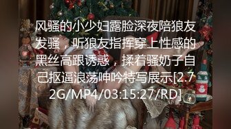 居家自嗨的小少妇露脸床上玩炮击，撅着屁股被炮击抽插喷水高潮，跟狼友互动叫声好骚，水喷多了口干舌燥