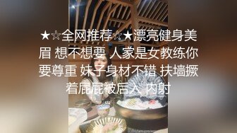 上海乳神吊钟奶子，骚货酒店里面等炮友自己忍不住了道具自慰来一发