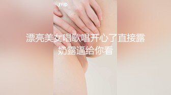  呆萌妹妹带闺蜜下海！幸福老哥双飞！摸奶扣穴调情，一个来大姨妈不能操，新人妹妹舒服了