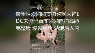 双飞两个小萝莉，逼粉奶子嫩身材好，床上被小哥多体位蹂躏抽插，浪荡呻吟不断轮流挨草，精彩刺激不要错过1