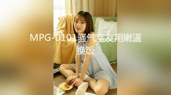 第一视角广州漂亮大奶人妻3P 哥们估计等时间久了 让他上时 居然鸡鸡软了 插不进去