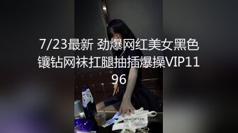  对牛仔裤白T恤的大长腿女神欲罢不能，这迷人身姿勾人销魂，情欲沸腾脱光光穿上黑丝啪啪