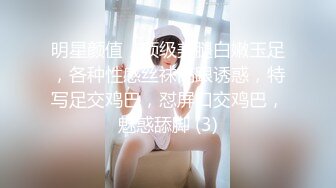  两个车灯大又白丰乳肥臀舞蹈老师，撩起裙子扭动巨臀抖动，炮友埋头一顿舔逼