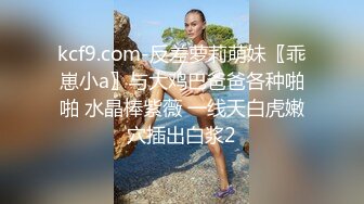 阿姨探花G奶爆乳骚熟女3P伺候，尽情揉捏大奶子，两根JB轮流舔太骚了