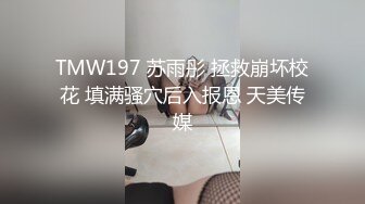 用扩阴器玩弄别人老婆嫩逼