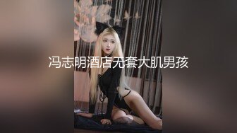 办公前台女职员上班期间兼职果聊,桌下把内裤扒到壹边露B,壹边盯着门口,怕同事发现