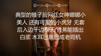 清纯美妞在浴室给大家秀，笑起来超甜，湿身诱惑极品美乳