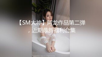 【烈焰红唇极品网红美女】拨开丁字裤炮友一顿舔逼，第一视角特写操逼，圆润美臀骑乘爆操，进进出出快速抽插-