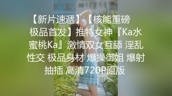 【P2】都知道欧美人很开放，没想到如此开放！罕见在人潮涌动公开场合【成人展舞台】真刀真枪干起来，原始人性展露无遗 (2)