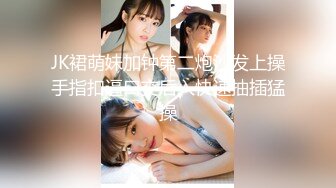 银发巨乳波霸女DJ对镜后入，从客厅干到卧室高潮连连（簡界联系此女方式