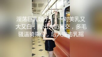 黑妞的逼都被自己玩到淫水泛滥了