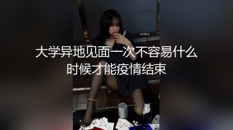 极品尤物美少女！漂亮纹身豹纹睡衣！特别形状肥唇骚穴，手指插入扣弄，水声哗哗，表情好爽的样子