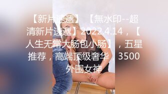 妹妹型甜美大奶兼职美女，看美女奶子挺大，迫不及待撩起内衣揉捏