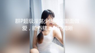 四个模特身材美女一起逛商场❤️粉色短裙美女紧贴着超薄微透无痕内小内紧裹肉臀夹进臀缝前C凸显逼唇很是诱惑