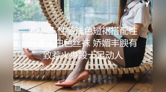   高挑长发御姐范美少妇，拍摄角度很棒交，后入操逼女上位再传教士做爱道具自慰