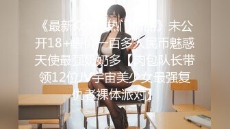 白衣高靴大奶萌妹拨开内裤手指扣逼特写口交骑乘晃动奶子