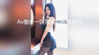 【新片速遞】新来的黑丝露脸情趣人妻跟胖哥激情啪啪，亲着小嘴撸着鸡巴，口交足交主动上位抽插，让小哥压在身下爆草好骚